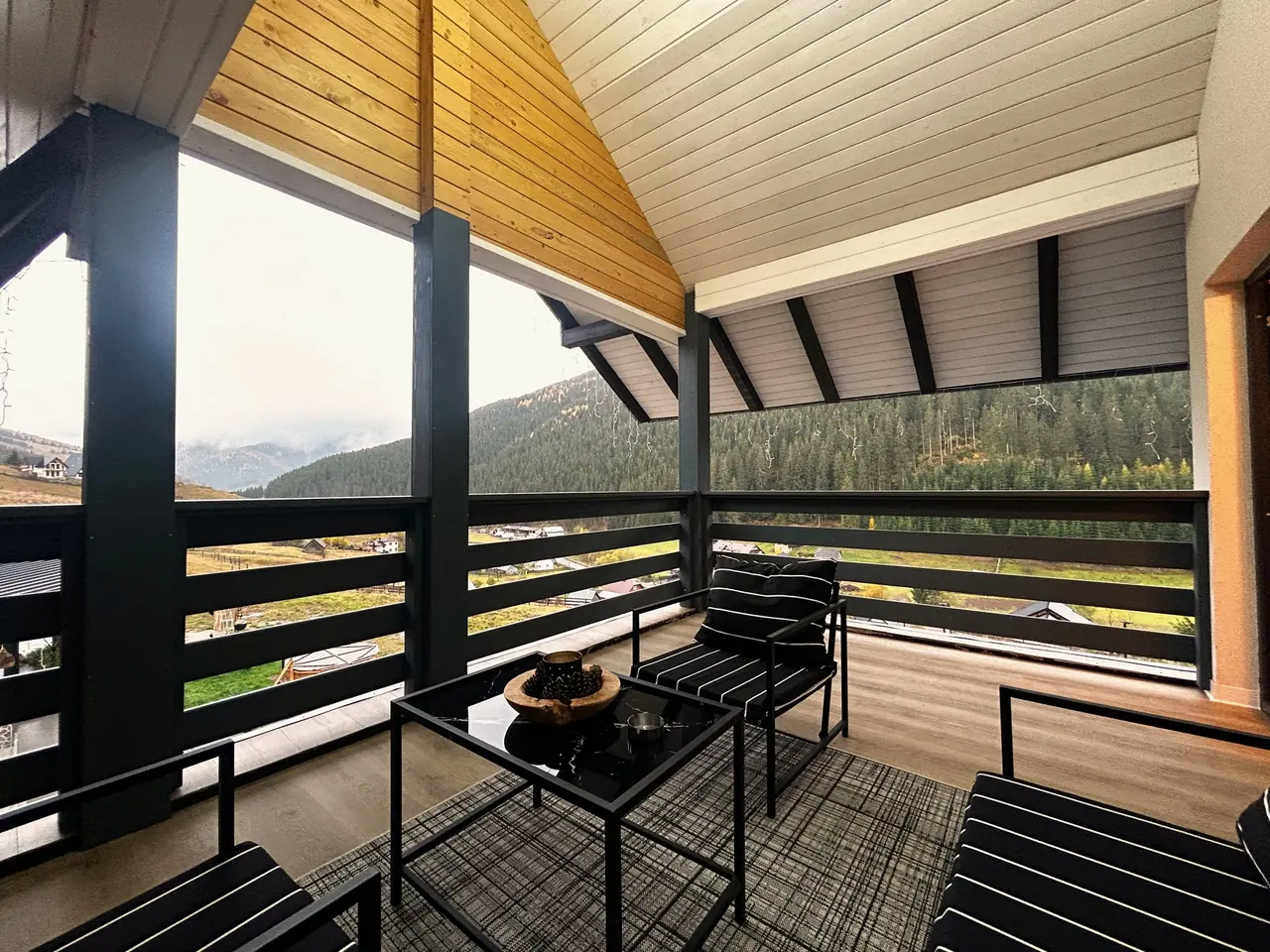 Valley View – private Terrasse mit Blick ins Tal